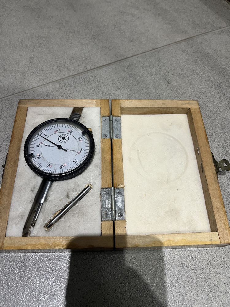 Czujnik zegarowy Micron Metrology 0,01 mm | W drewnianym pudełku