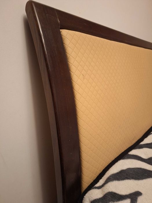 Łoże do sypialni z materacem