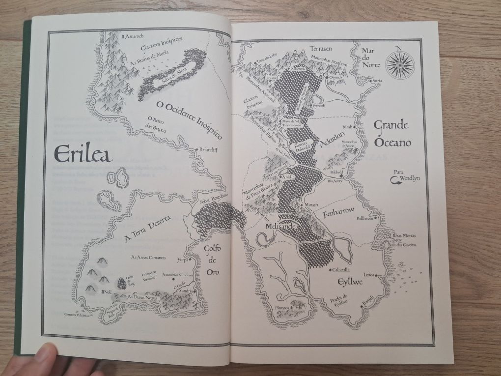 Herdeira do Fogo- Sarah J.Maas