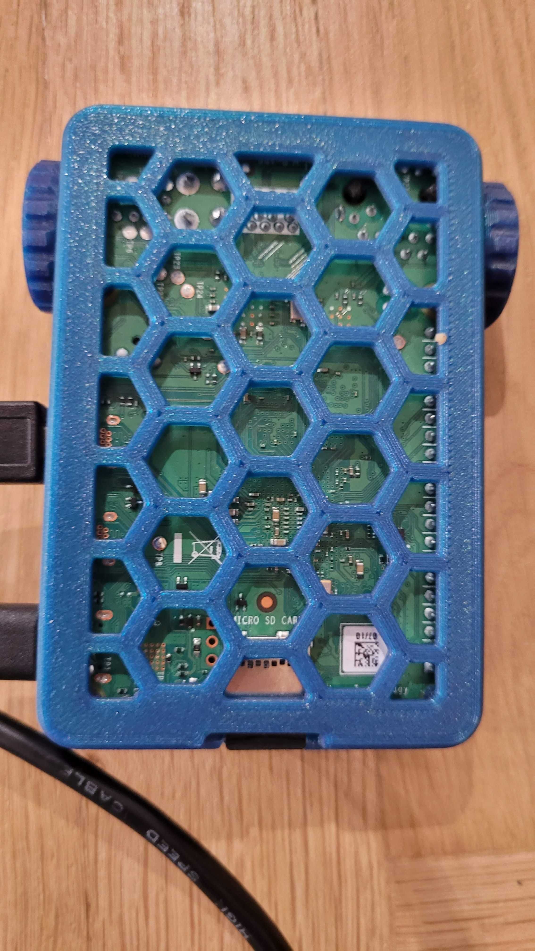 Raspberry Pi 4 zestaw z obudową + ekran 3,5 oraz DAC IQaudIO