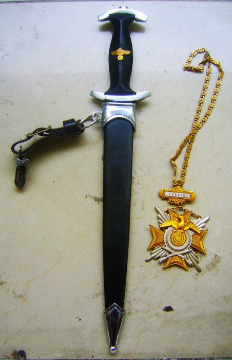Kordzik Oficera SS 1941 r +Złoty Medal z Orłem Żabka Skóra Pochwa Stal