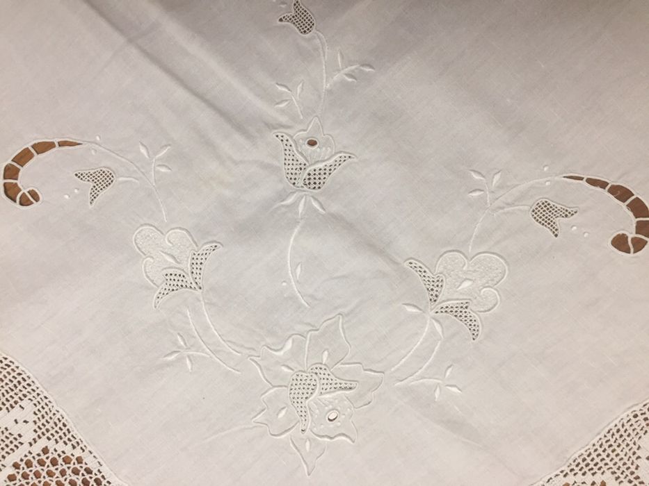 Toalha de linho bordada a mão