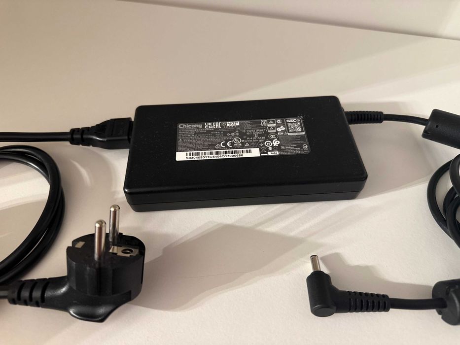 Laptop Portátil MSI 17"- Ryzen 9 AI | RTX4060 8GB | 240hz | 32GB ram