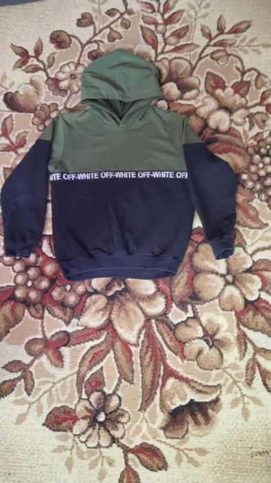 Светр з капюшоном, худі