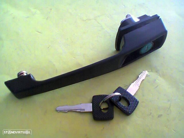manete porta com chaves mercedes 208D e 307 e 310D série 601 e 602