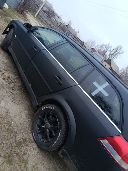 Продам машину Опель вектра с 2005