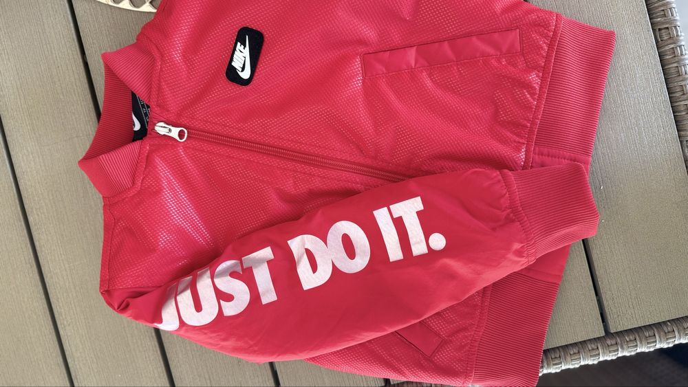 Куртка nike дуже класна 3-4 р 104