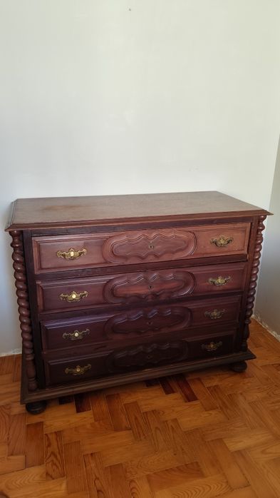 Vendo Cómoda e Cadeiras vintage