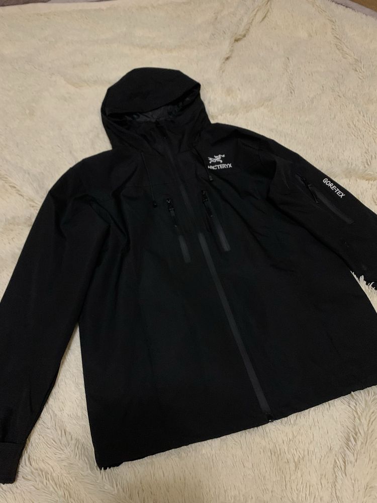 Вітровка arcteryx