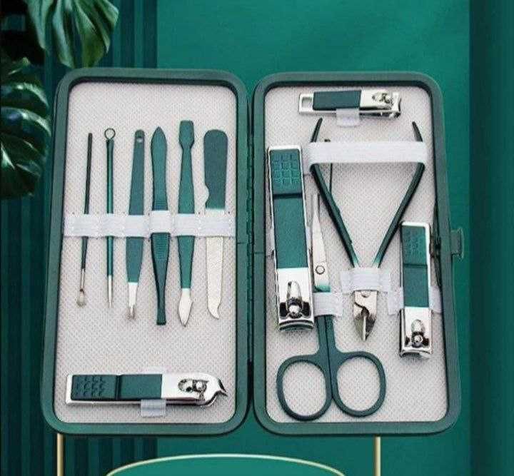 Професійний набір для догляду за нігтями.