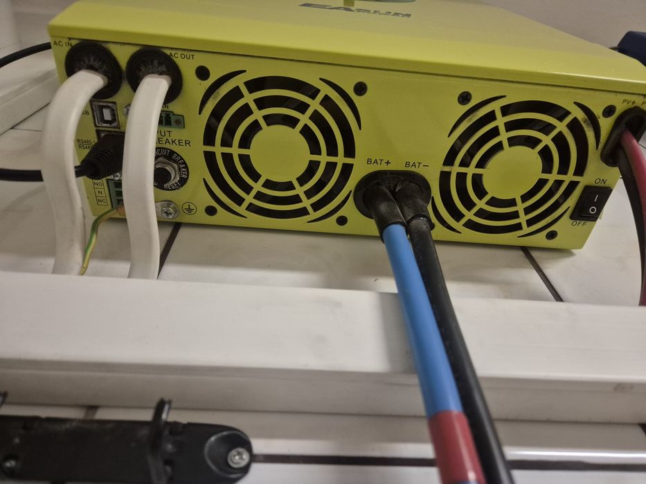 Falownik hybrydowy Easun  3,6kw