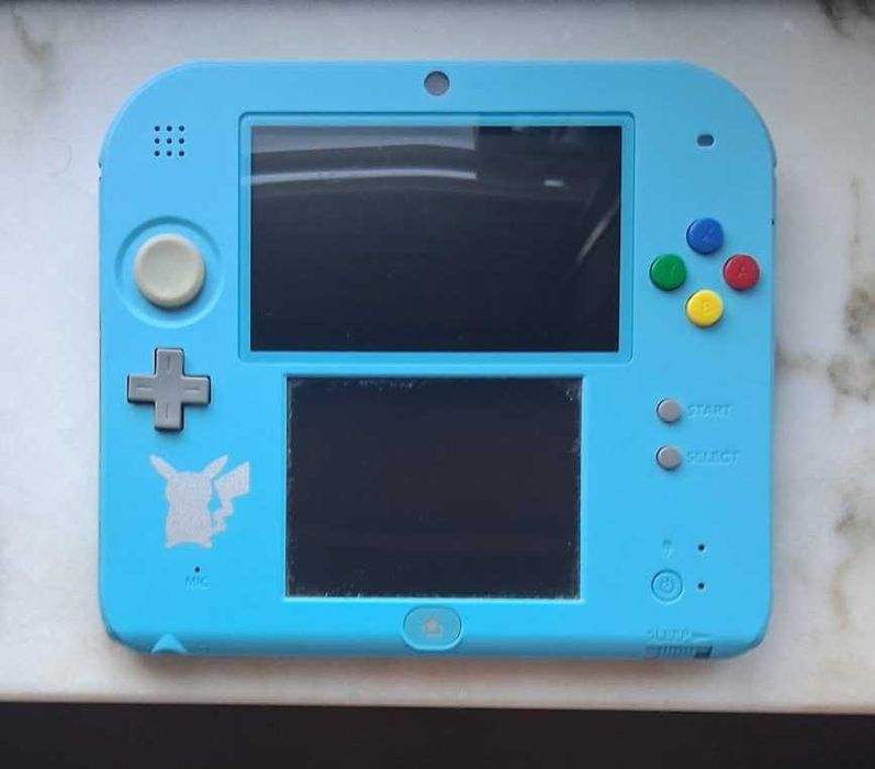 Nintendo 2DS Pokémon Sun/Moon Azul + 8 Jogos + Carregador + Estojo