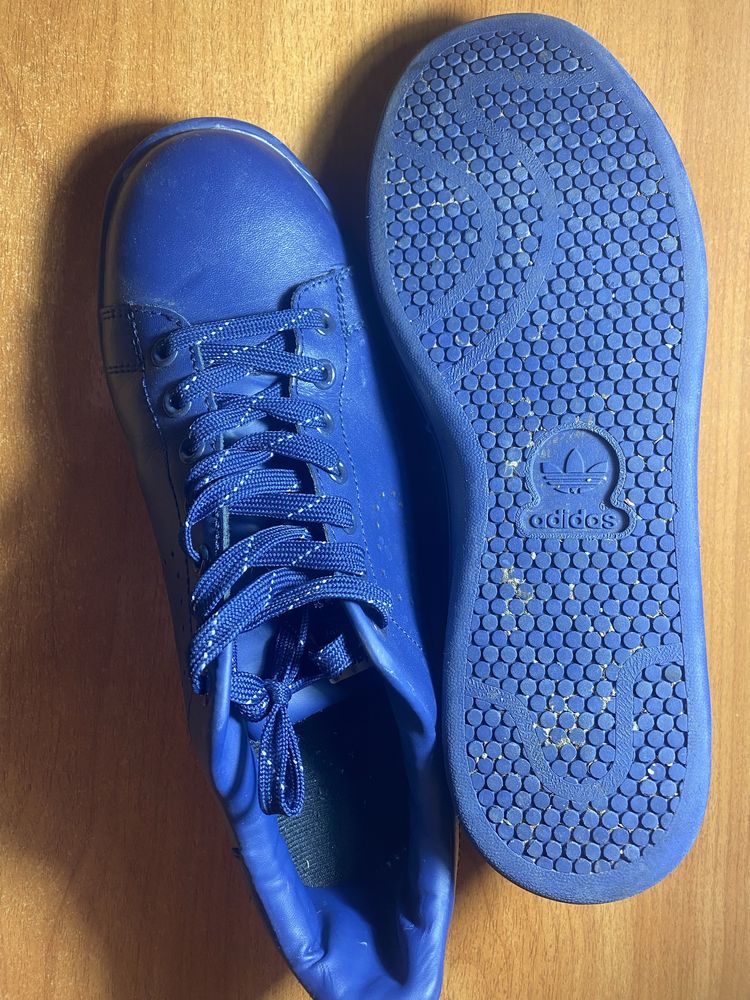 Кеди adidas синього кольору, два рази взуті в гарному стані як нов
