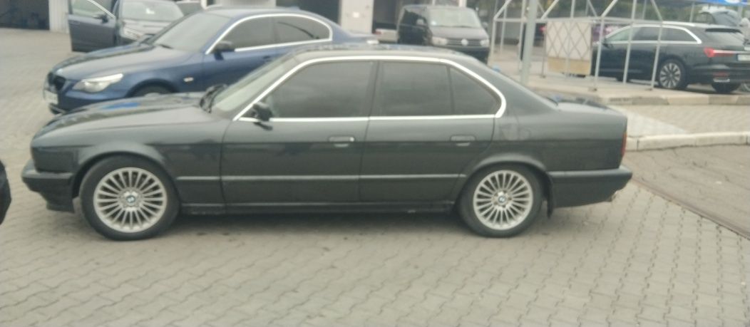 Продам БМВ є 34 .