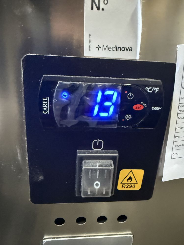 Balcão bancada três portas refregerada muito nova frio ventilado