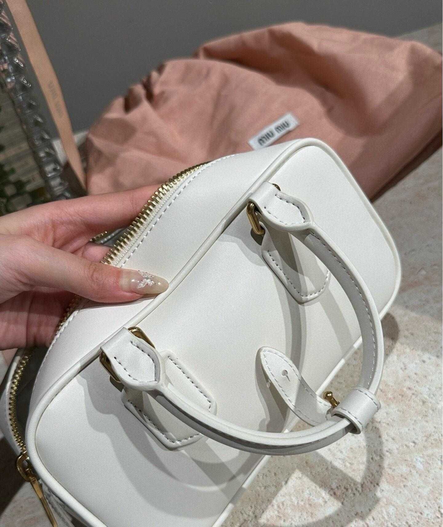 MiuMiu Biała Torebka 2025 - Luksusowy i Elegantny Design