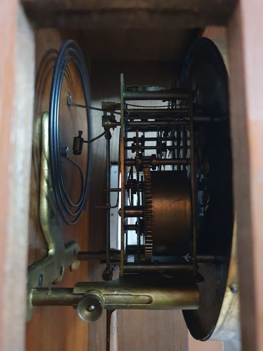 Grande relógio antigo mecânico