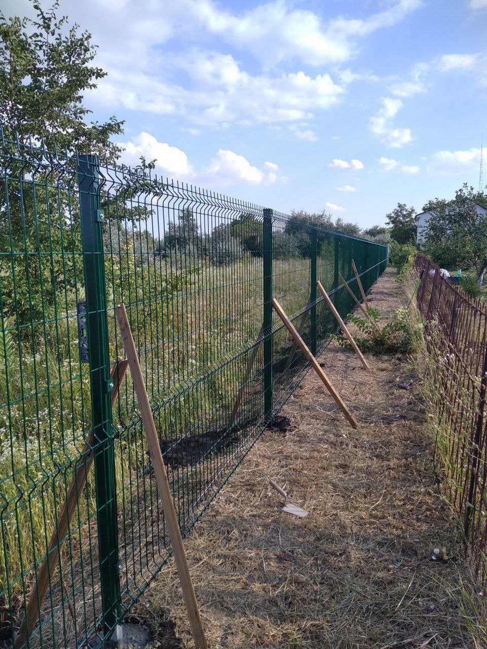 Завод The_parkan. Секційна огорожа з металевої та оцинкованної сітки.