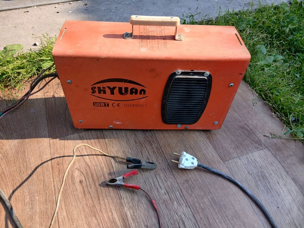 Заряднопусковий пристрій 12V