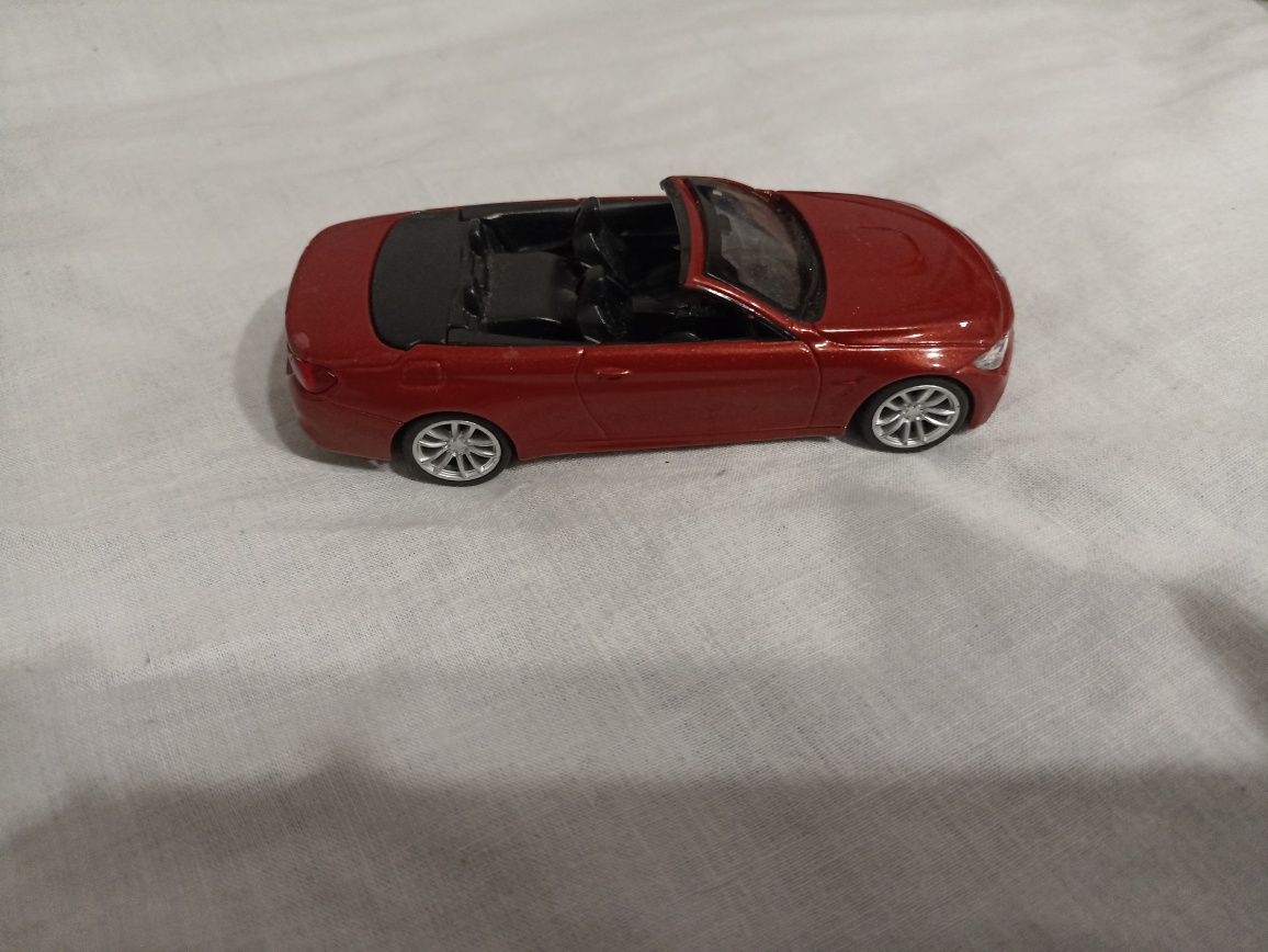 Model BMW M4 cabrio 1:43 z kolekcji Shell