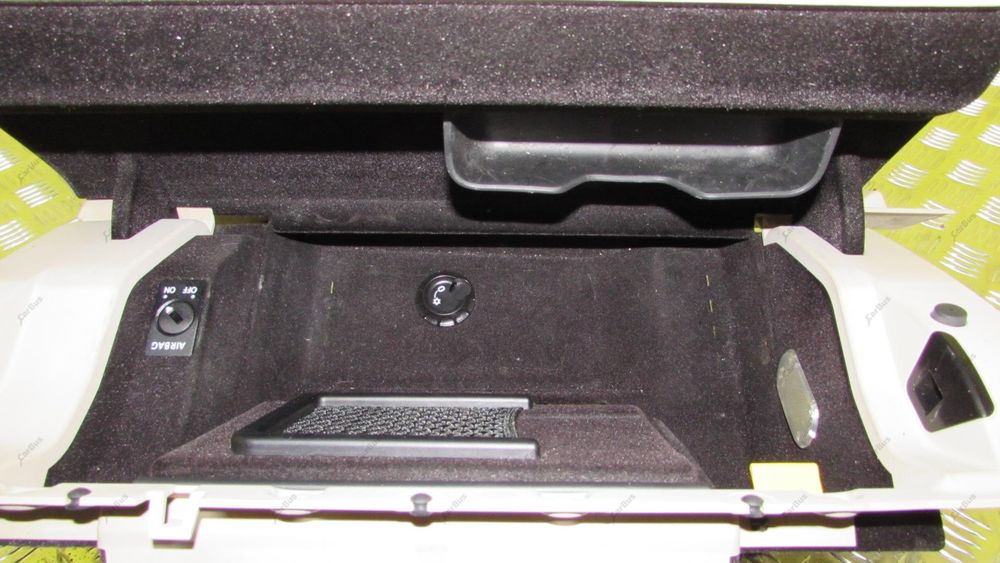 Бардачок Volkswagen Touareg NF речовий ящик  Салон Туарег НФ розборка