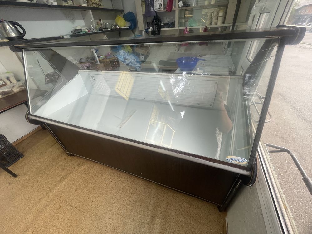 Продам холодильну вітрину!