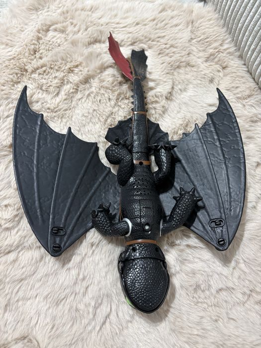 Szczerbatek z filmu "Jak wytresować smoka"