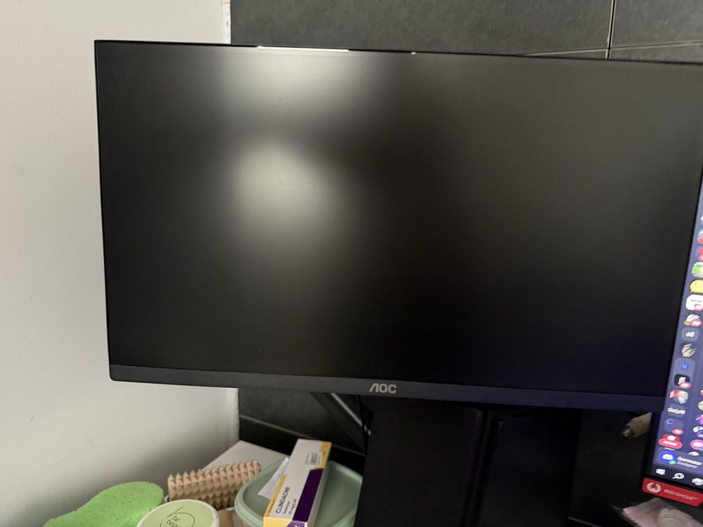 Monitor wraz z uchwytem
