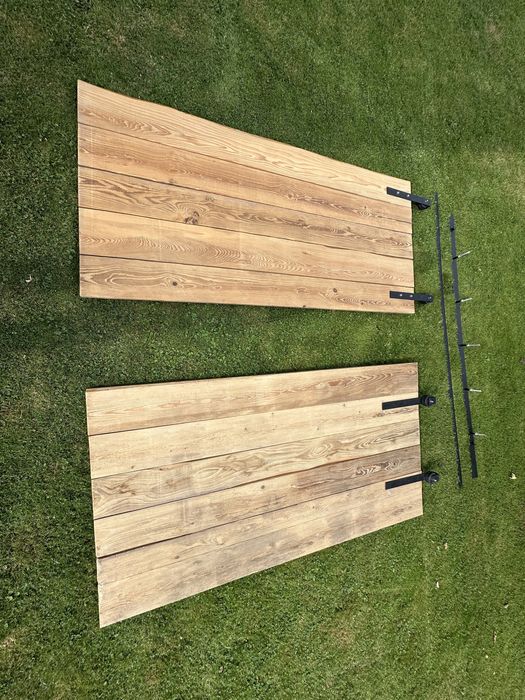 Drzwi przesuwne ze starych desek jodłowych, drewno szczotkowane