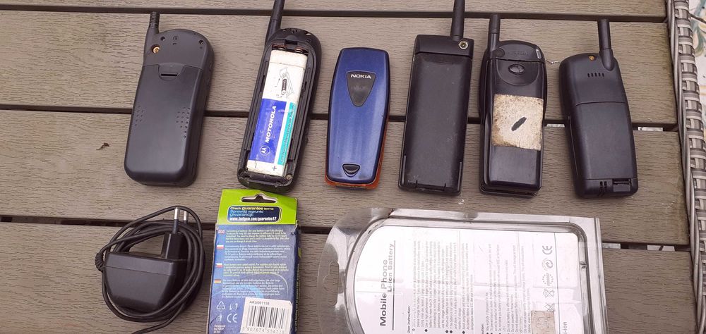 Zestaw telefonów komórkowych