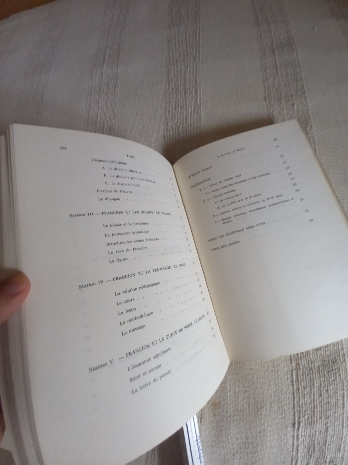 Livro de Maria Alzira seixo em francês Ed Gulbenkian