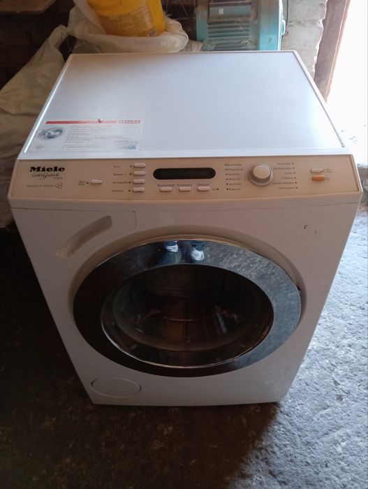 Продам пральну машинку Мілле на запчастини або під відновлення,ремонт