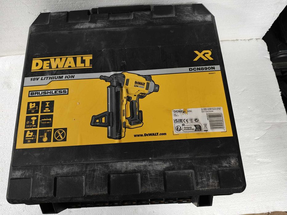 Gwoździarka DeWalt DCN890 (body) + walizka + 2 baterie + ładowarka