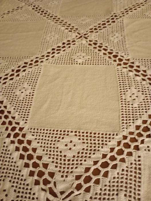 Toalha em renda e linho nova de 2mx 2m