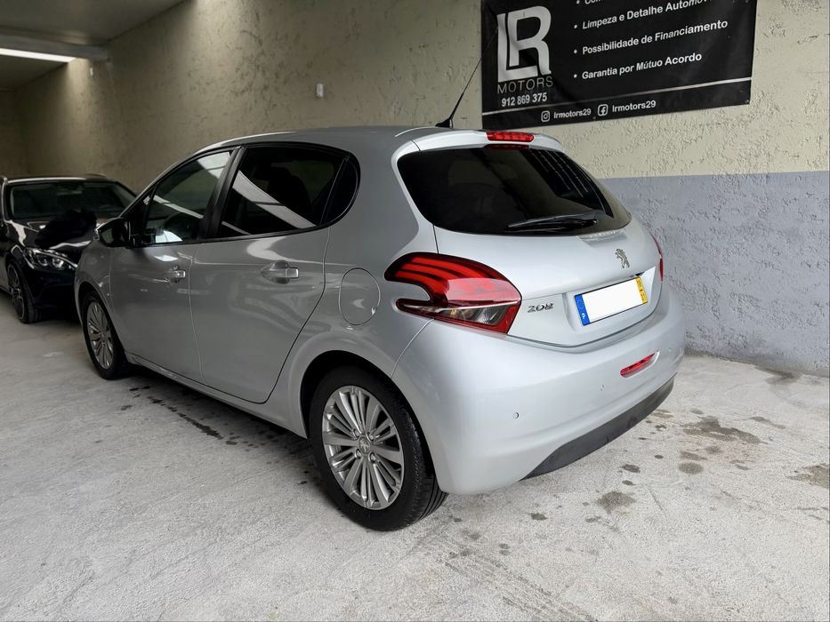 Peugeot 208 1.2 VTI Style - Desde 130€ Mês