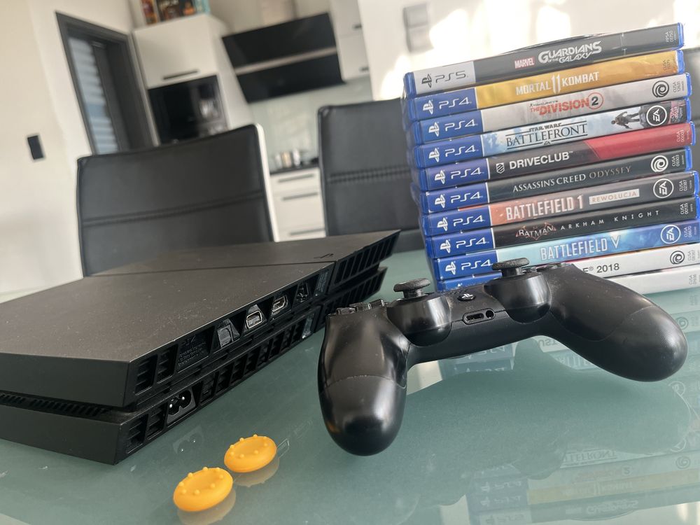 Ps4 + 12 gier + pad + nakładki na pada