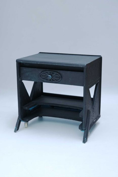 Pequeno móvel preto vintage