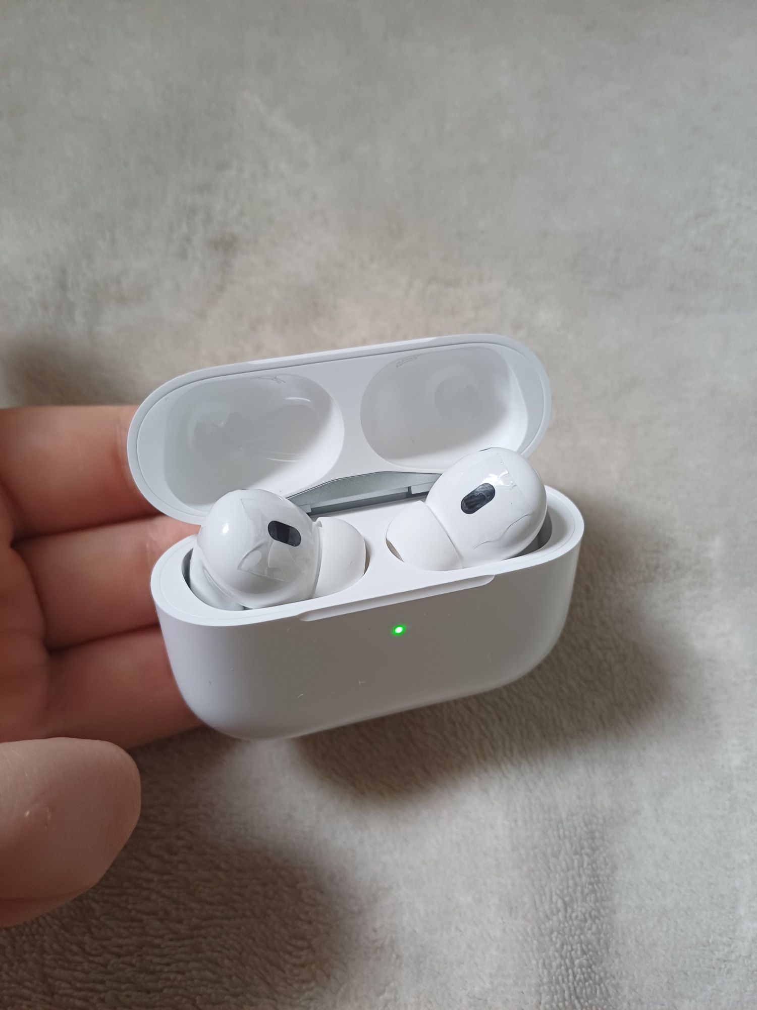 AirPods Pro (2nd generation) чохол в подарунок