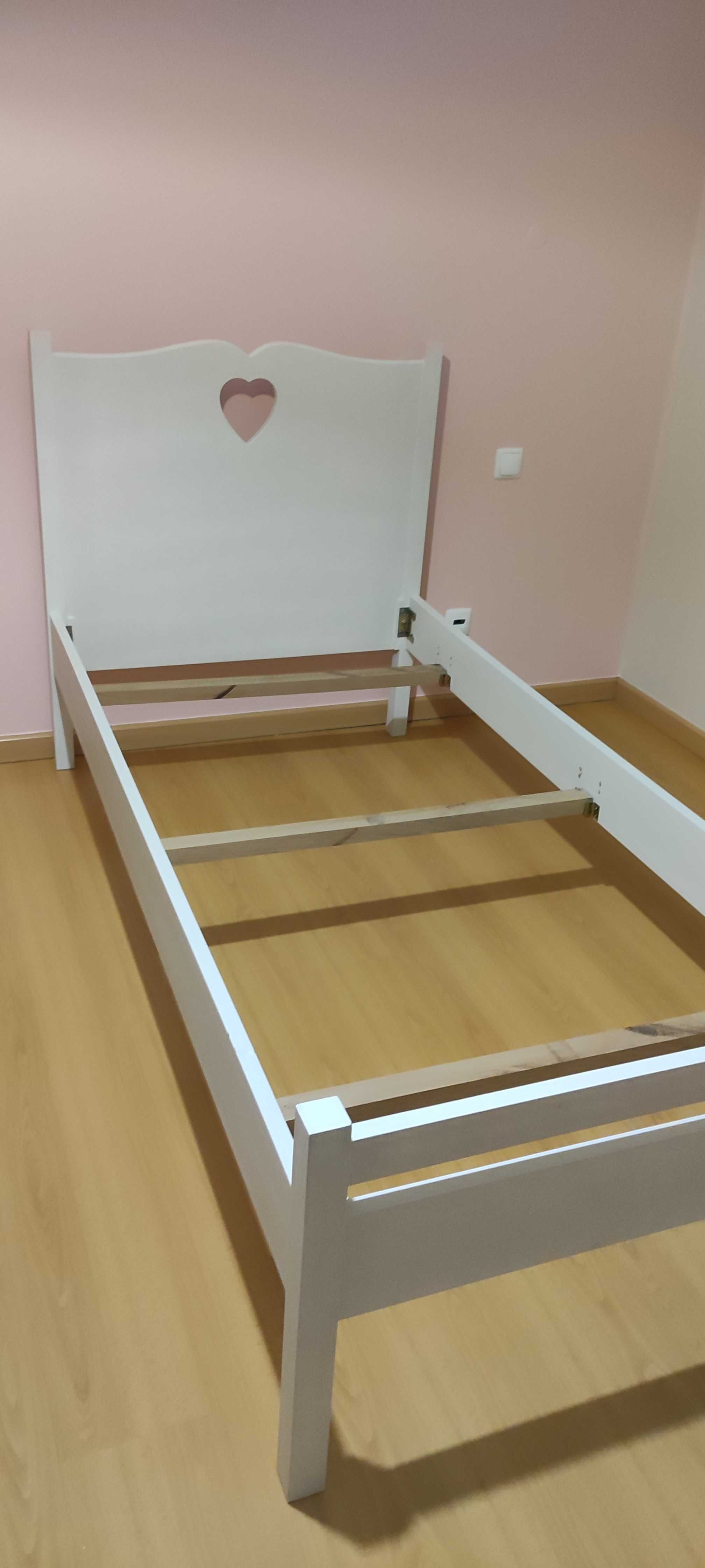Cama de solteiro para menina