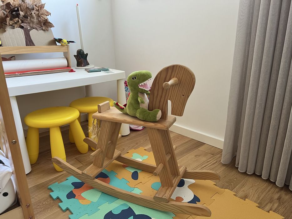 Cavalinho de madeira baloiço