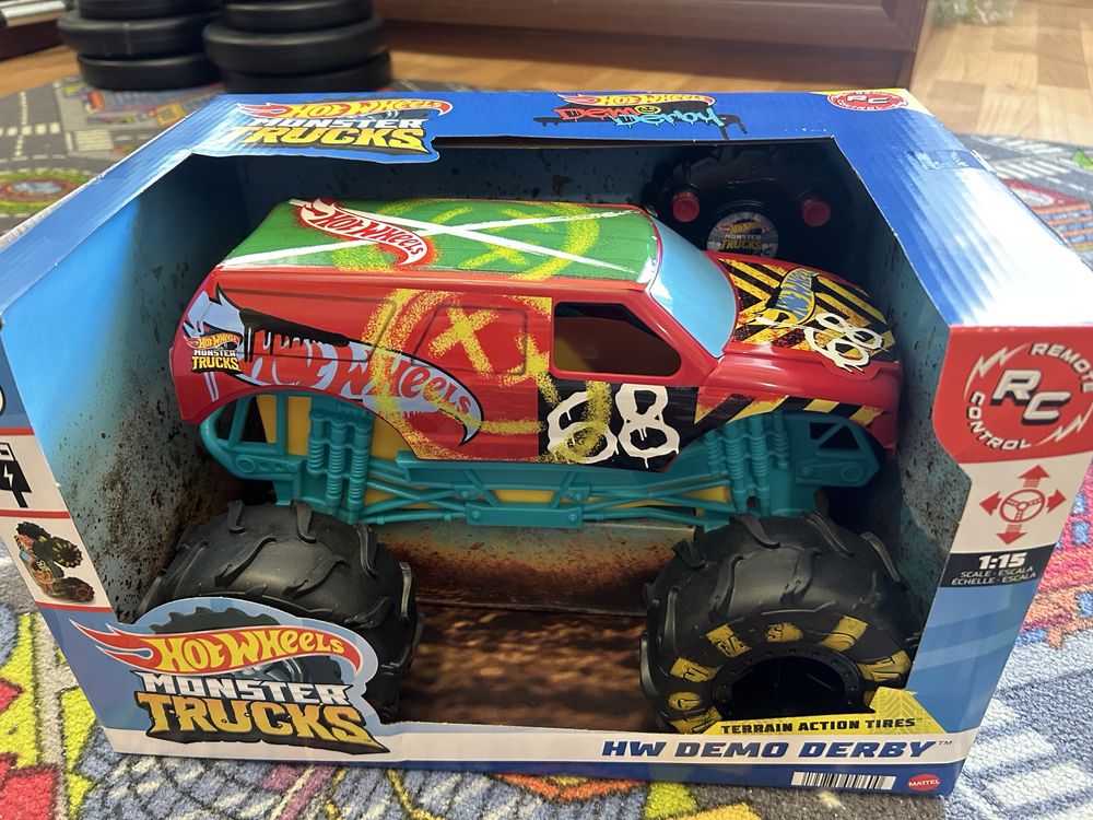 Хот Вілс Монстр Трак Monster Trucks RC Demo Derby Hot Wheels