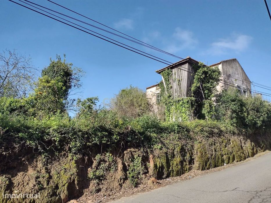 Moradia para remodelação e Terreno | Anta, Espinho