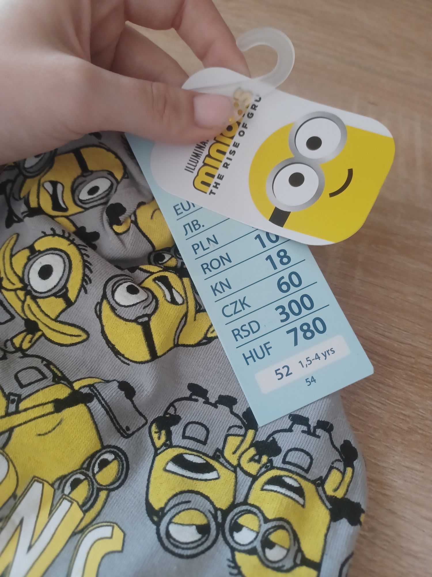 Nowa czapka z minionkiem