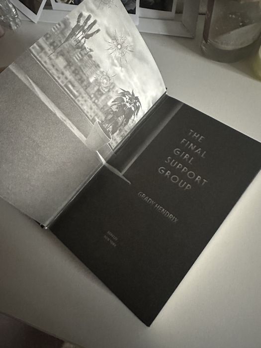 Група підтримки останніх дівчат, Ґрейді Гендрікс