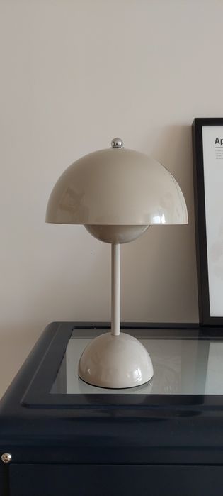 Nowa Lampa stołowa akumulatorowa na taras balkon metalowa kremowa