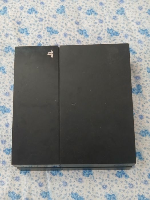 PlayStation 4 (PS4 Fat) – Liga, mas não dá imagem 
Descrição:
Vendo