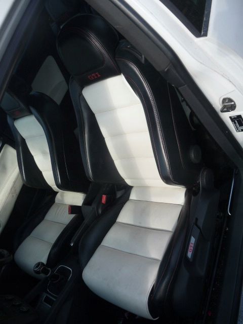 ŚRODEK WNĘTRZE FOTELE GOLF V GTI 3D