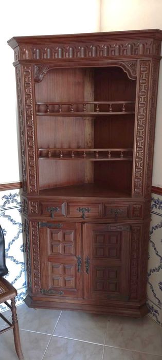 Móvel de Canto em madeira