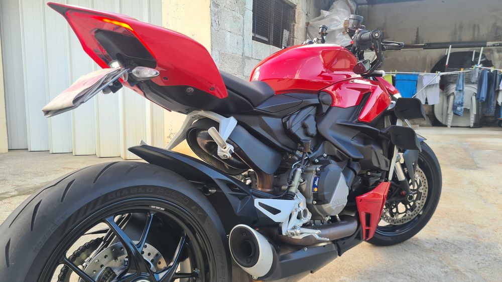 Ducati Streetfighter V2