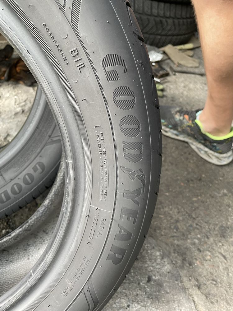 205/55/16 R16 Goodyear :)